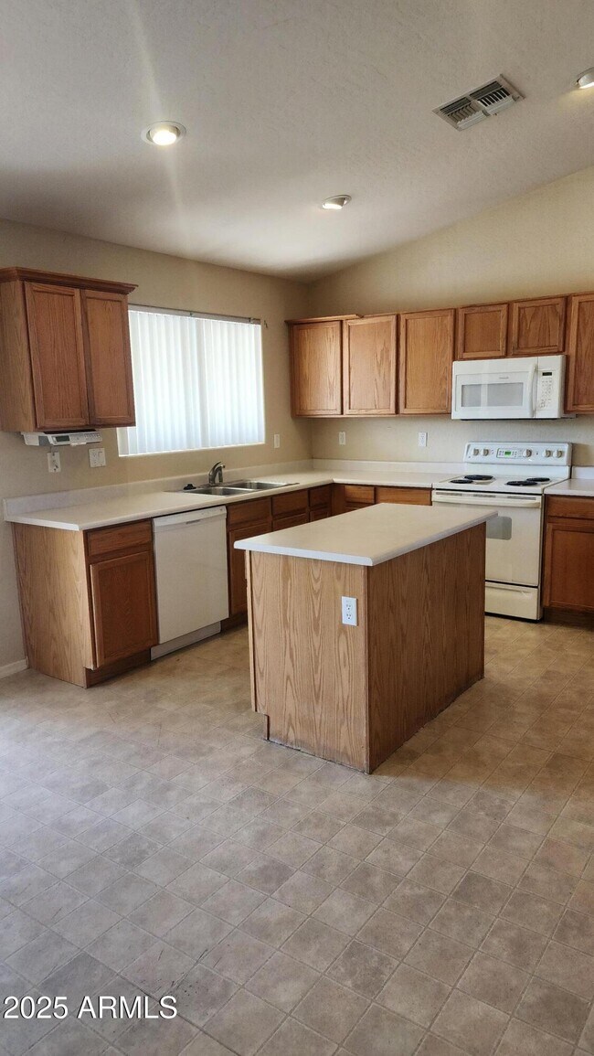 Photo - 15081 W Fillmore St