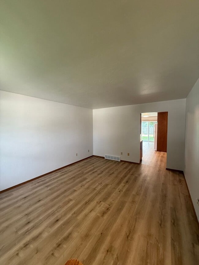 Building Photo - 600-602 Mollies Way Unit 602 Mollies Way