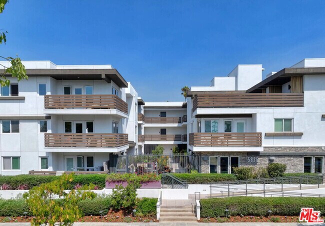 Building Photo - 5825 Camerford Ave Unit 306 Rental