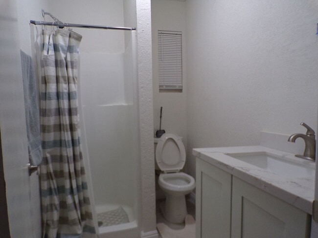 Photo - Rooms for rent in quiet residential neighb... Unit with 1 Beds