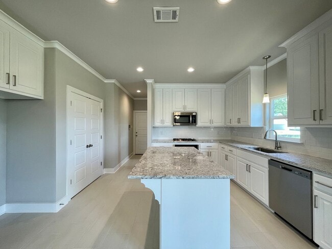 Photo - 4 Bed 3 Bath in Southhaven! Move-In Ready!