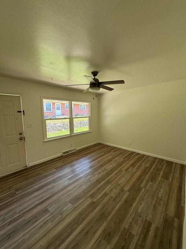Building Photo - 725 S 5th St Unit Apartment 4