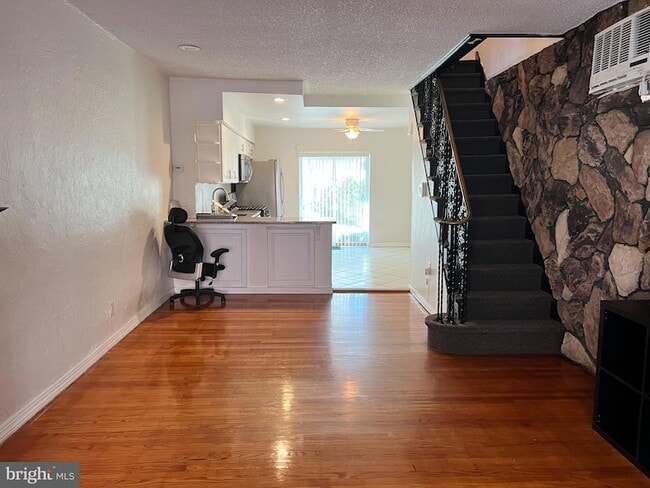 Photo - 2408 S Sartain St