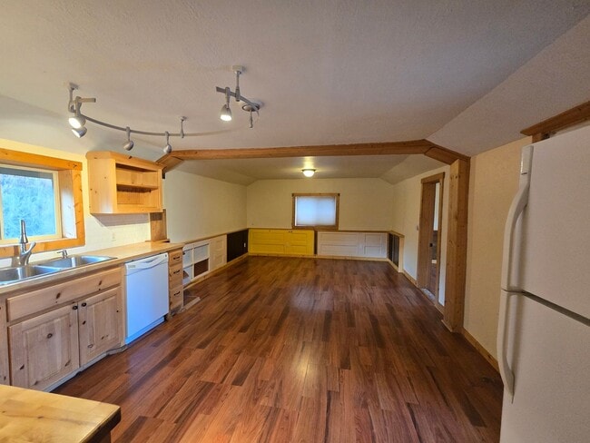 Photo - For Rent: 2 Bed/1 Bath Home Downtown