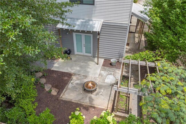 Photo - 183 Cleveland St SE