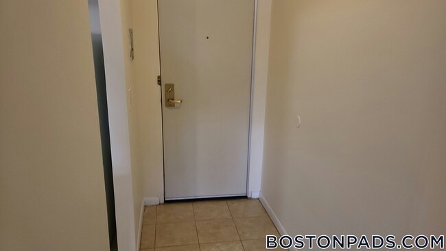 Building Photo - 16 Whites Ave Rental