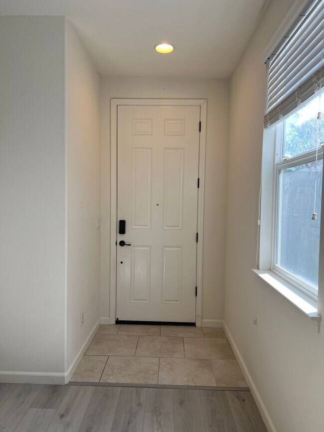 Photo - Single flat for rent! Full bedroom, full b...