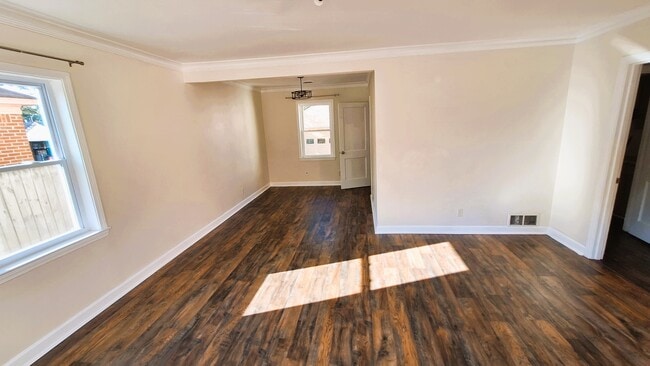 Building Photo - 4678 Bowen Ave Rental