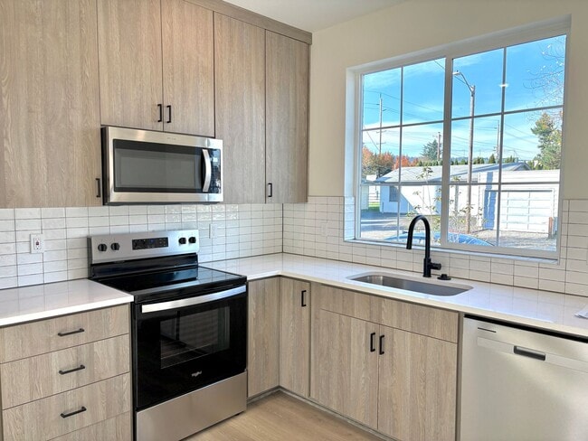 Photo - *MOVE-IN SPECIAL*  St. Johns New Build Townhouse - Bright and Spacious End Unit 2 Bedroom with A/...
