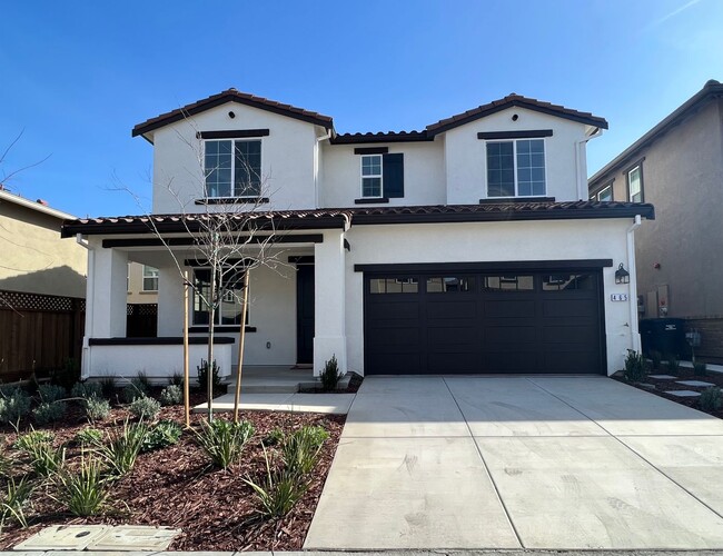 Gorgeous Nearly New Home With 4 Bed, 2.5 b... - Gorgeous Nearly New Home With 4 Bed, 2.5 b...