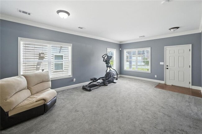 Photo - 301 Parkmont Way