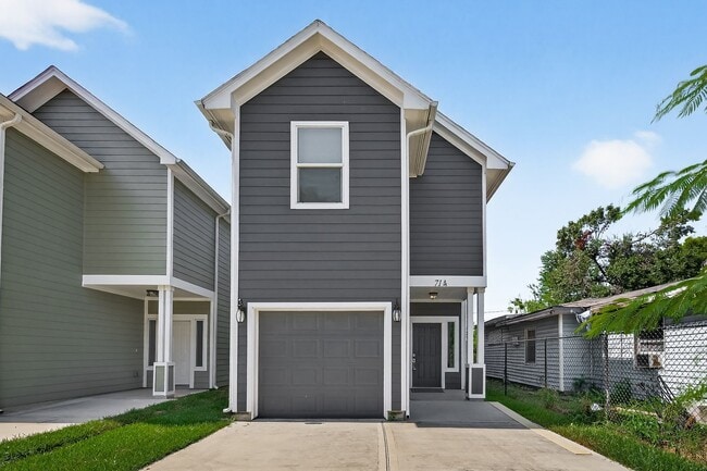 Building Photo - 714 Zoe St