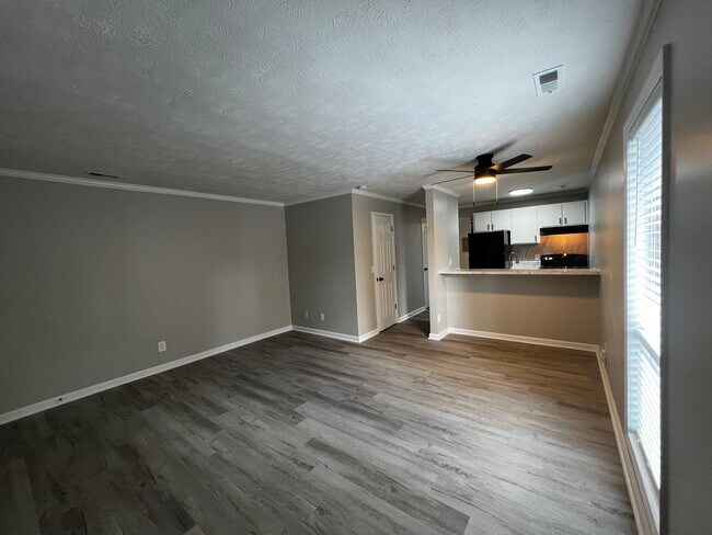 Photo - 5850 Century Oaks Dr