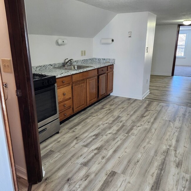 Building Photo - 23 Brook St Unit 23 Brook Street