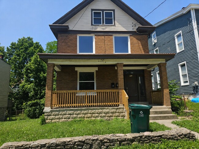 Building Photo - 953 Wells St Unit 2