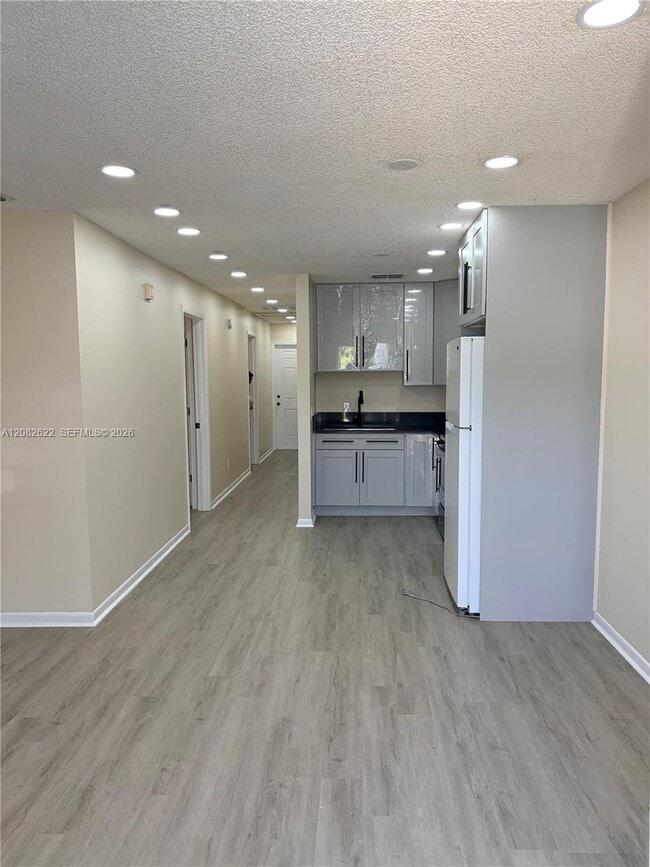 7665 Chase Rd Unit 6