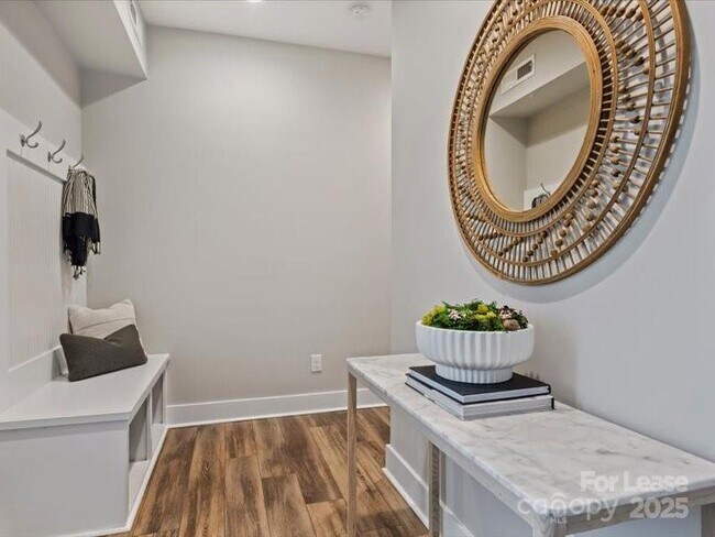 Photo - 1615 Chatham Ave