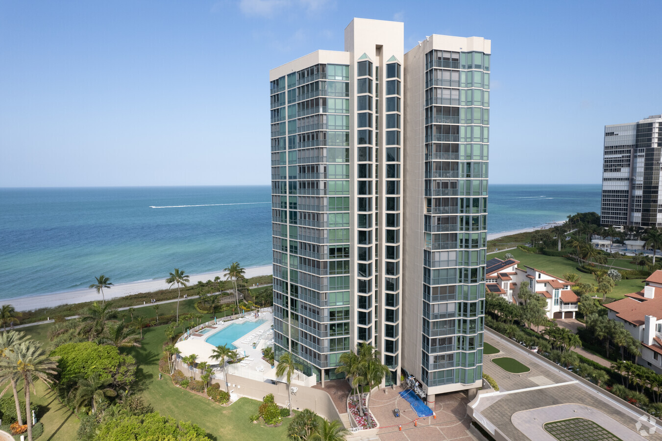 4651 Gulf Shore Blvd - Vistas Apartments