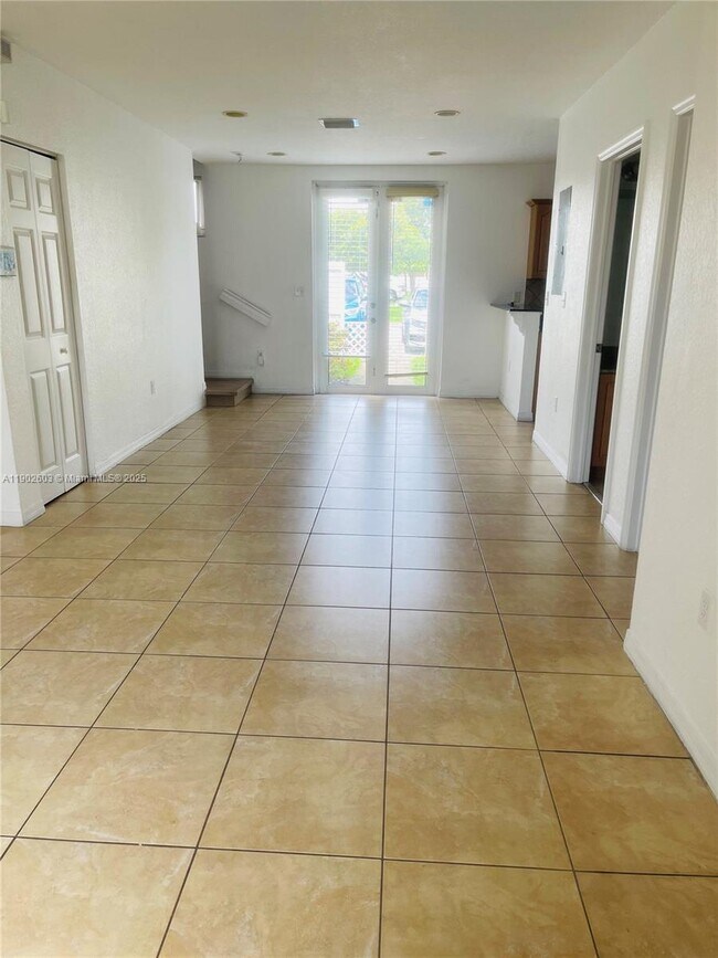 Photo - 1370 W 30th St