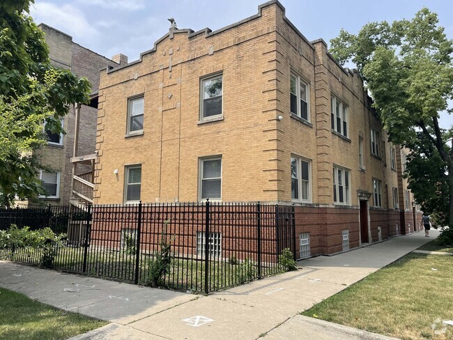 Building Photo - 3935 W Altgeld St Unit A Rental