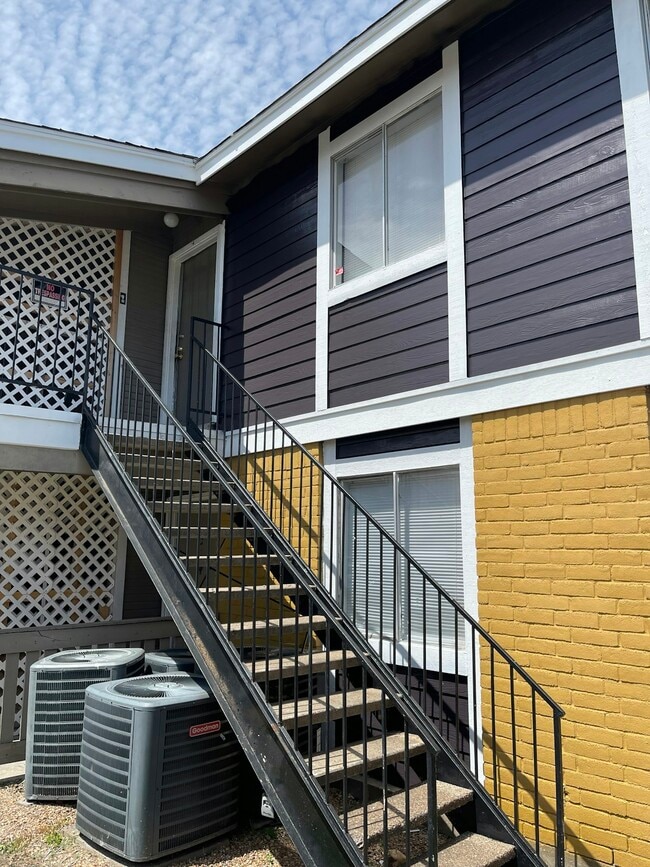 Building Photo - 12615 Ashford Meadow Dr Unit C