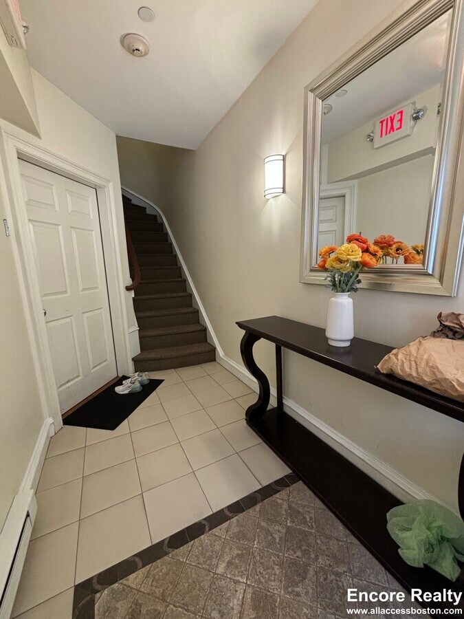 Photo - 16 Temple St Unit 1