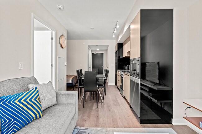 Photo - 542A Yonge St Unit ID1345772P