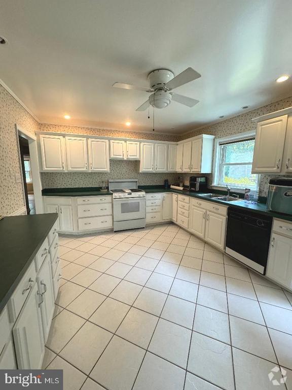 College OffCampus Studio Housing & Apartments