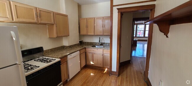 Building Photo - 3326 N Clark St Rental