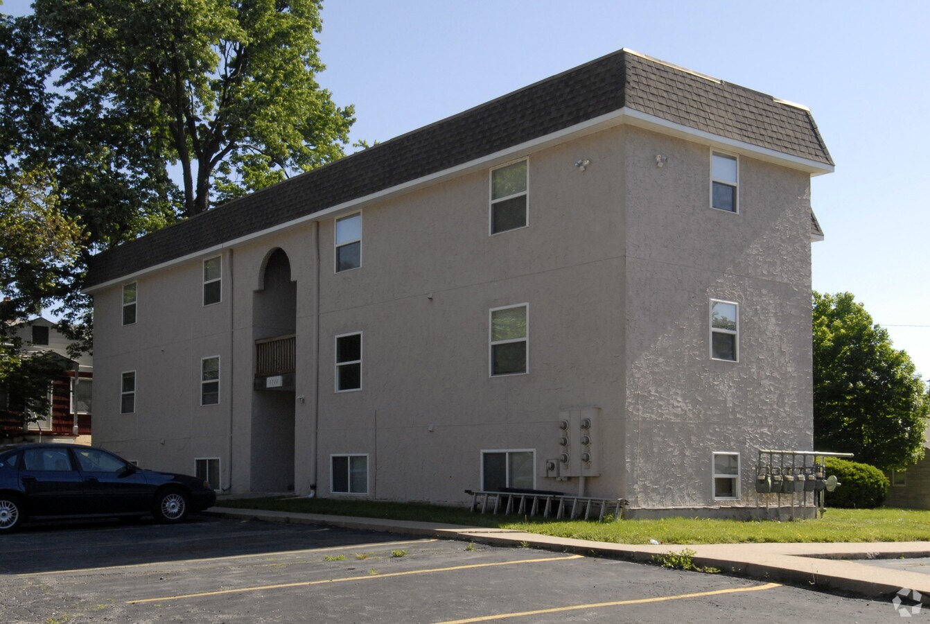 Edgewood Apartments - Edgewood Apartments