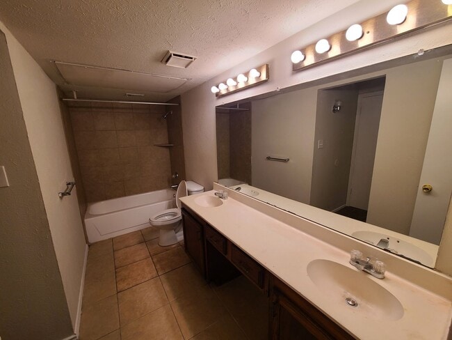 Photo - 2423/2425 Limestone Dr. Unit 2423 Limestone Dr.