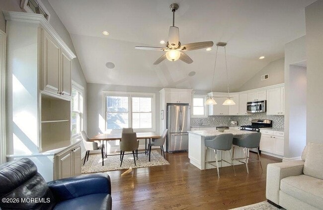 Photo - 18 Meadowbrook Ave