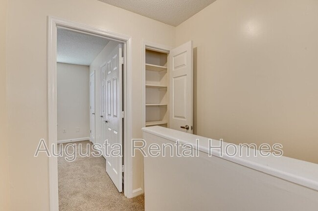 Photo - 104 Canary St