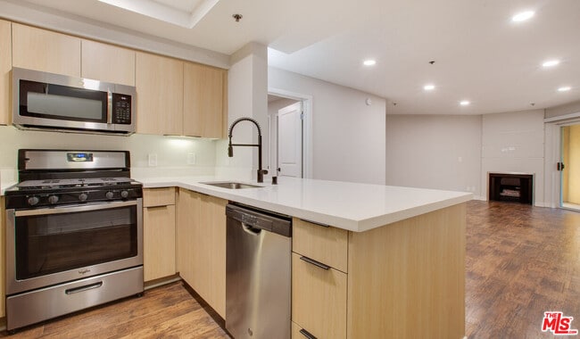 Photo - 7660 Beverly Blvd Unit 421