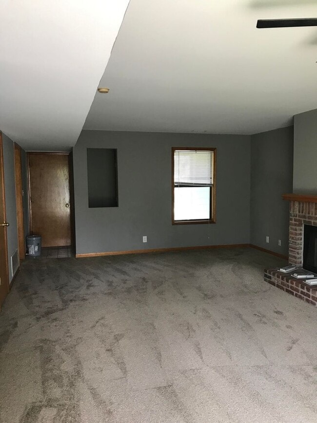 Photo - 900 Christie Ct