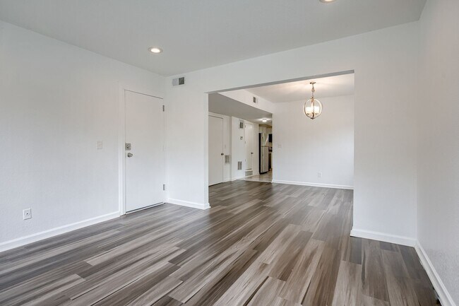 Photo - 2704-2706 Benton Blvd Unidad 2704 Benton Blvd-1N