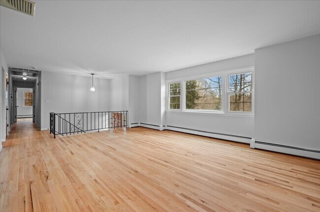 Photo - Croton On Hudon 4-Bedroom 2.5-Bathroom Home