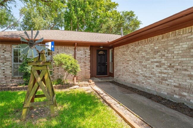 Photo - 2906 Heatherwood Dr