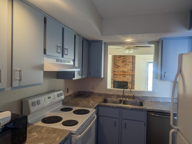 Photo - 2104 Melrose Dr