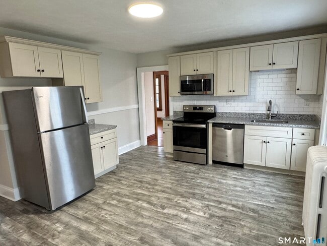 Building Photo - 29 Nesbit Ave Unit 2nd FL