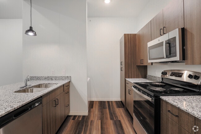 1BR, 1BA - 800SF