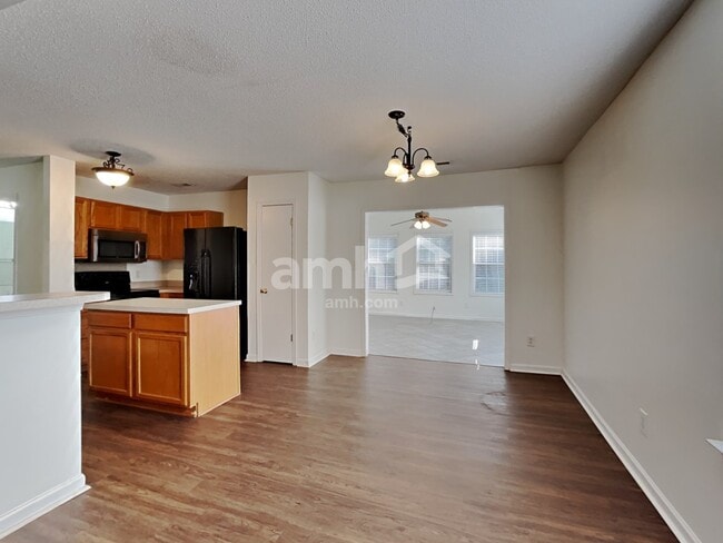Photo - 160 Camforth Dr