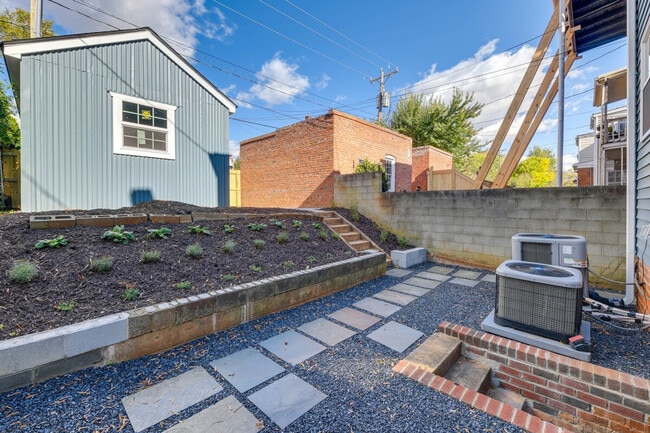 Photo - 2312 Rosewood Ave Unit ID1386035P