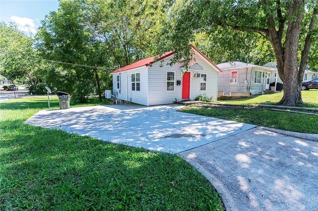 Photo - 1406 Ozark St