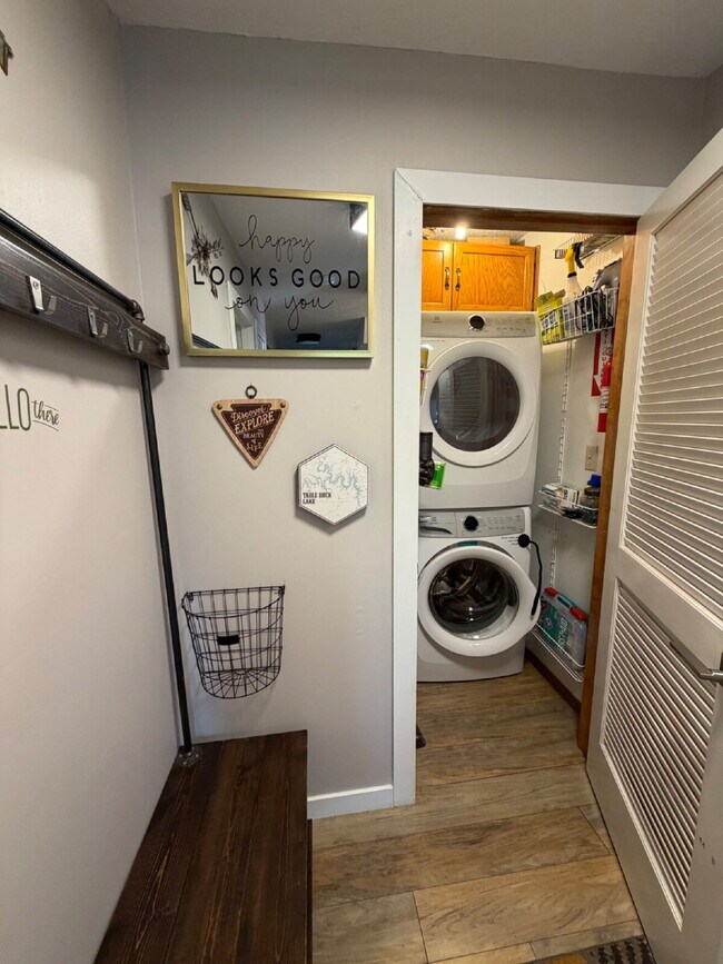 Fully Furnished 2BR condo NEAR Silver Dollar City