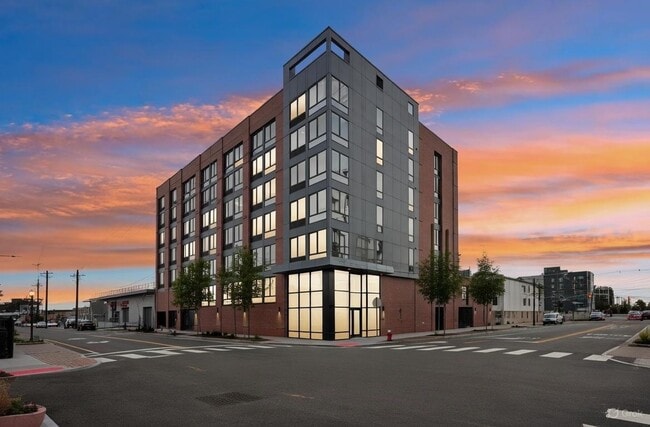 Building Photo - 1 Mallory Ave Unit 507