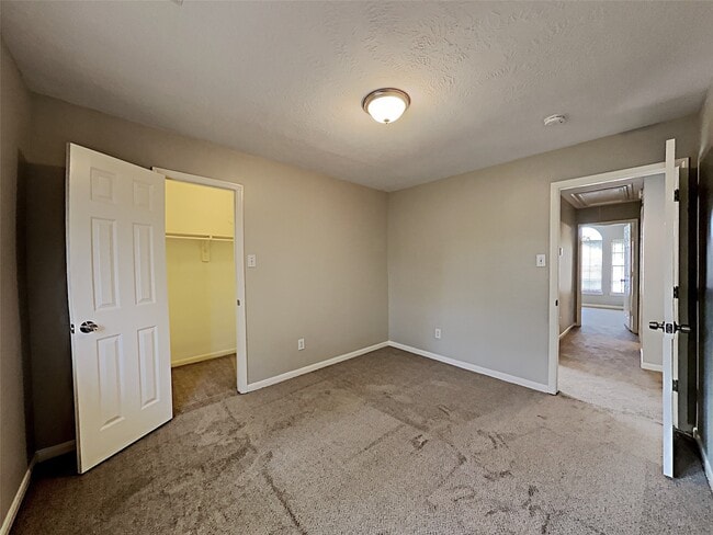 Building Photo - 9003 Cypress Square Dr