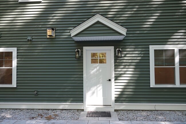 4 Mill Pond LN Unit B