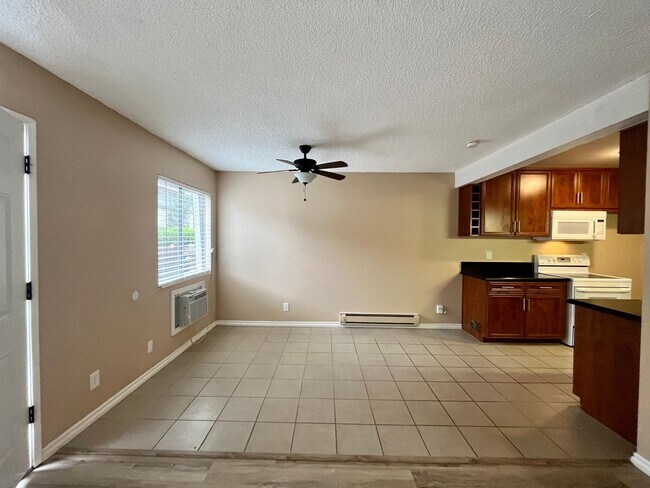 Photo - 318 Miraleste Dr Unit #143