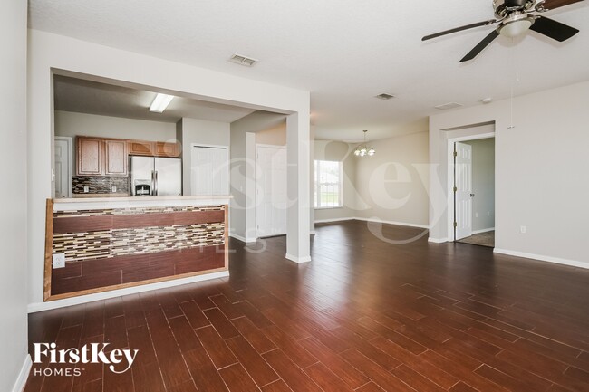 Photo - 958 Cumberland Dr